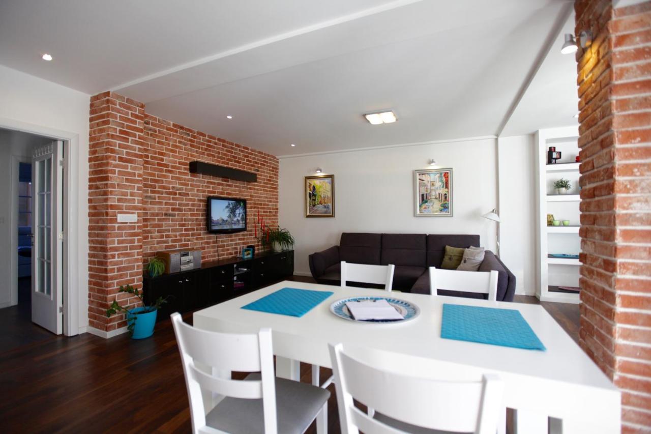 Brick Apartment On Macedonia Pedestrian Street สโกเปีย ภายนอก รูปภาพ