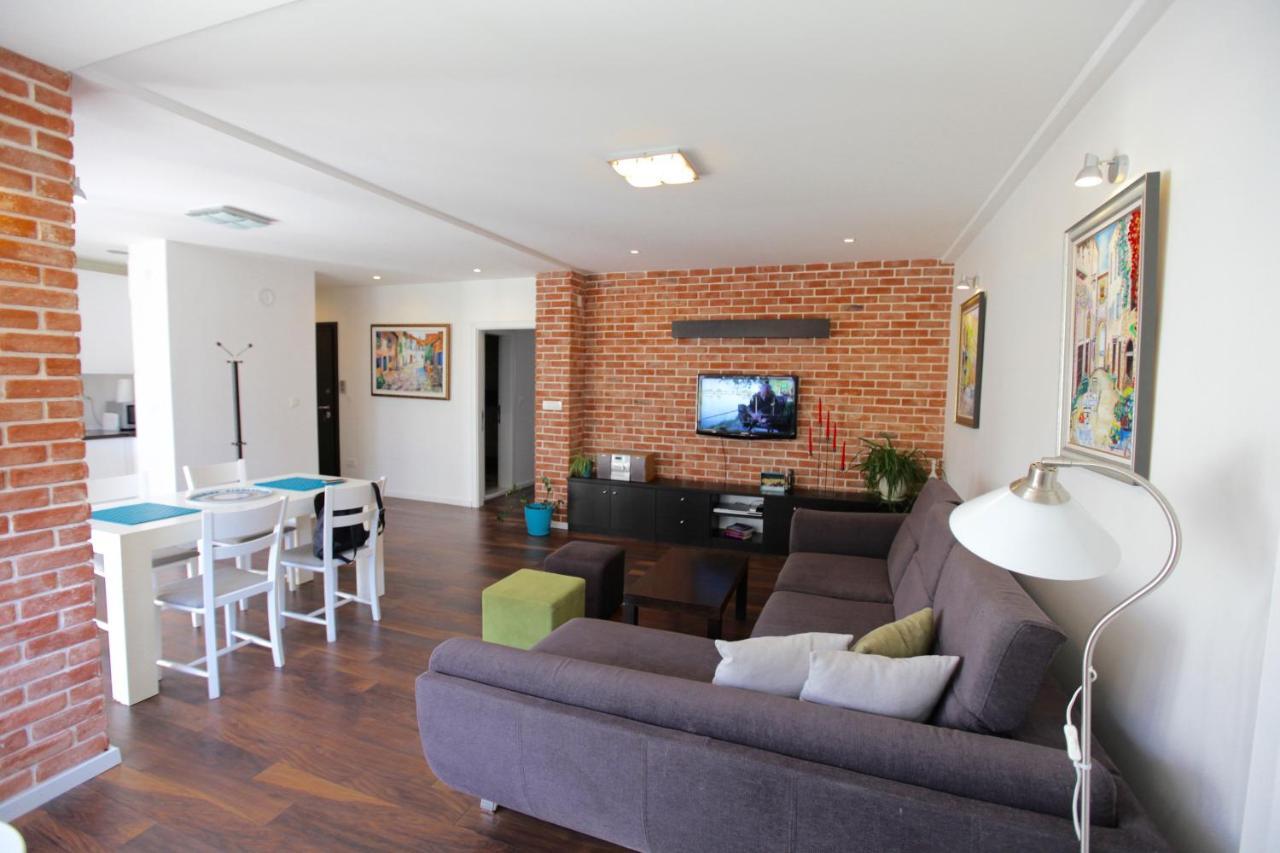 Brick Apartment On Macedonia Pedestrian Street สโกเปีย ภายนอก รูปภาพ